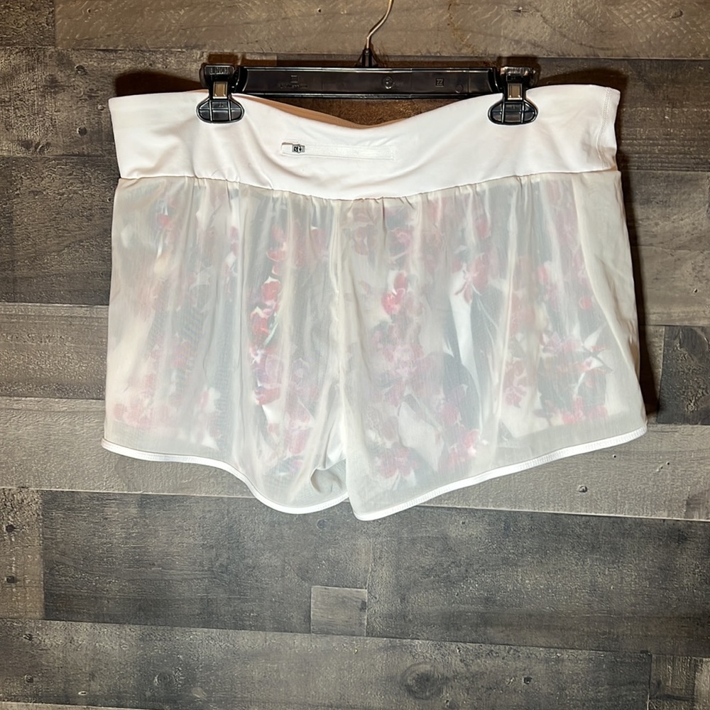 Layered Fabletics Shorts - Picture 3 of 5